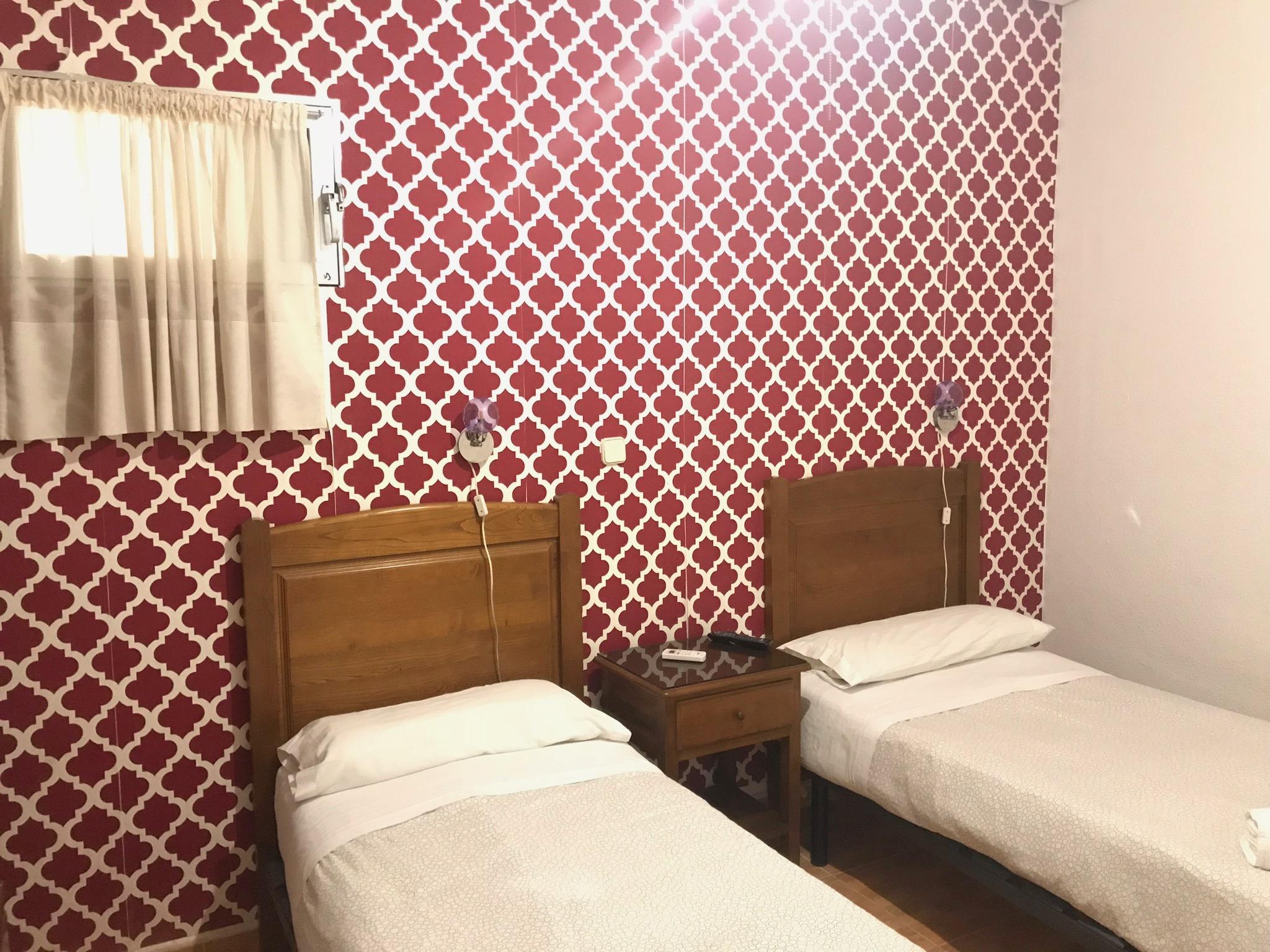 فندق هوستال لوس بيراليس مدريد المظهر الخارجي الصورة A room at the hotel