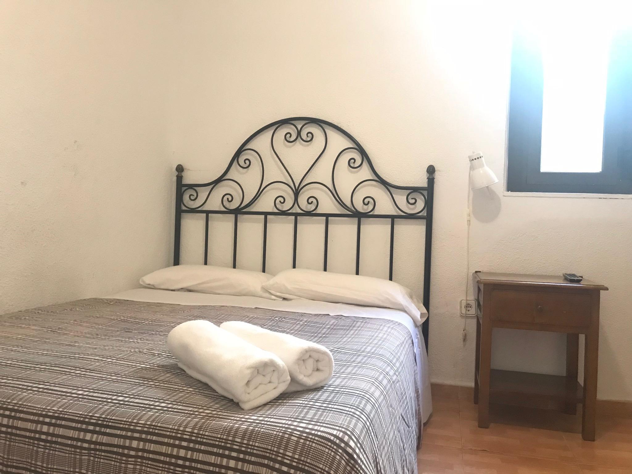 فندق هوستال لوس بيراليس مدريد المظهر الخارجي الصورة A guest room at the hotel